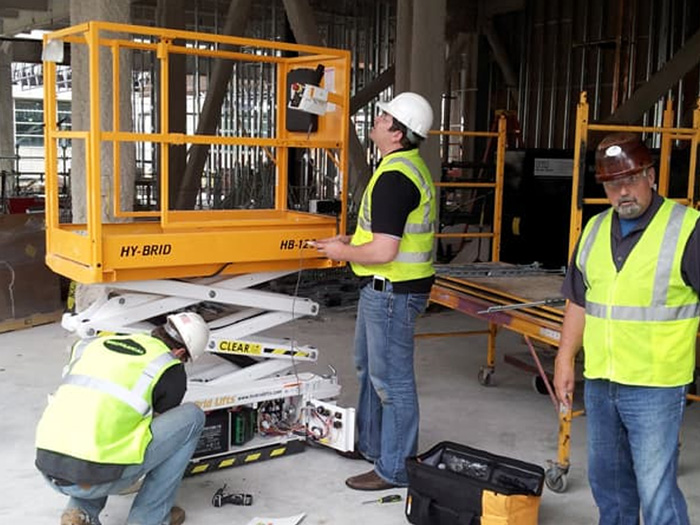 Những lưu ý khi kiểm định xe nâng người